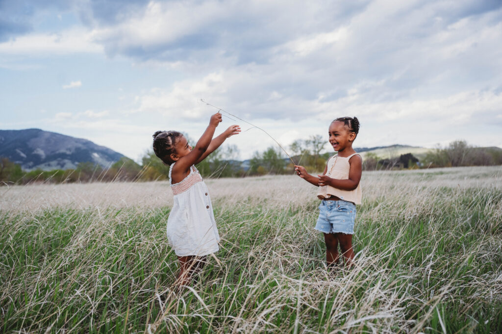kids playing in field during mommy & me session