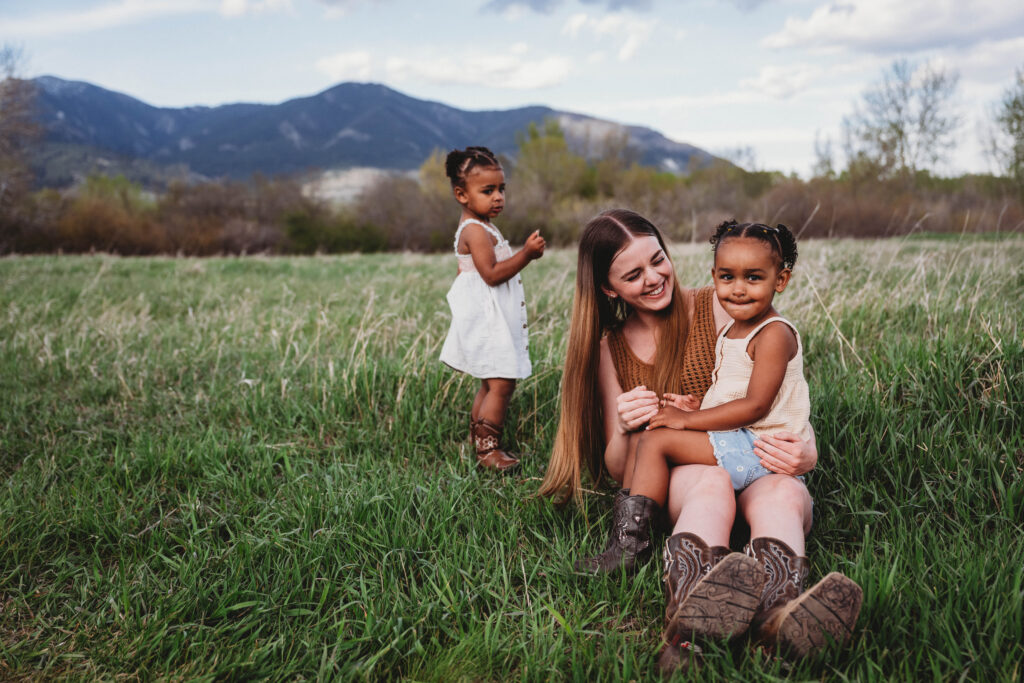 mommy & me photos in a field with mountain views