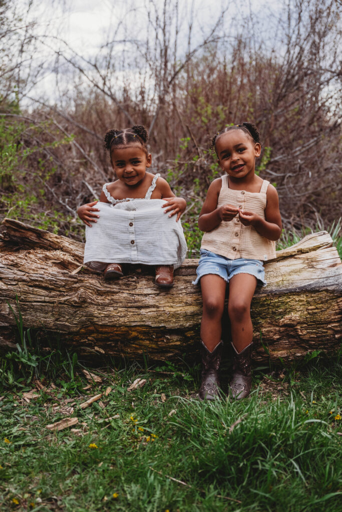 sisters during mommy and me session