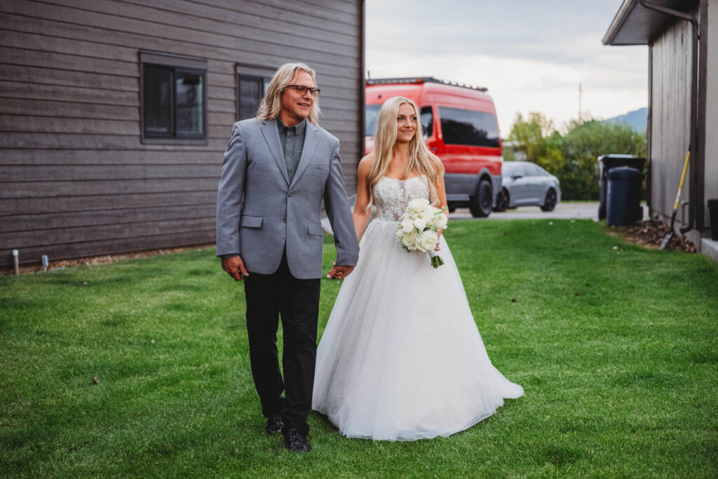 bride and dad preparing to walk down the aisle